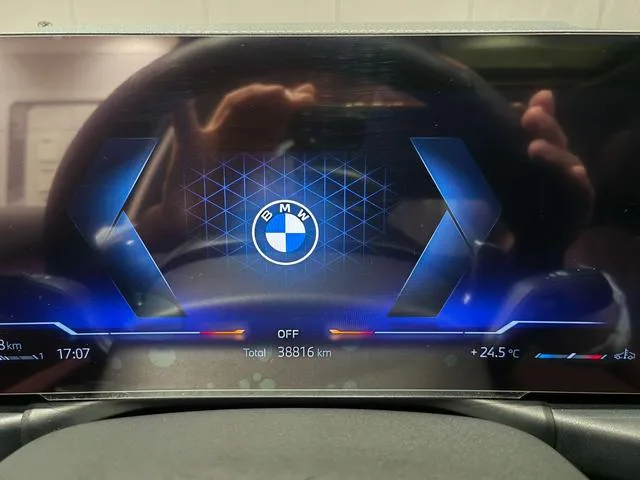 BMW 3 Series 2023 325Li M Traje nocturno deportivo Yao interior foto 11 BMW 3 Series 2023 325Li M Traje nocturno deportivo Yao interior foto 11