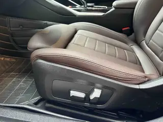 BMW 3 Series 2021 325Li M Conjunto deportivo interior foto 13 BMW 3 Series 2021 325Li M Conjunto deportivo interior foto 13