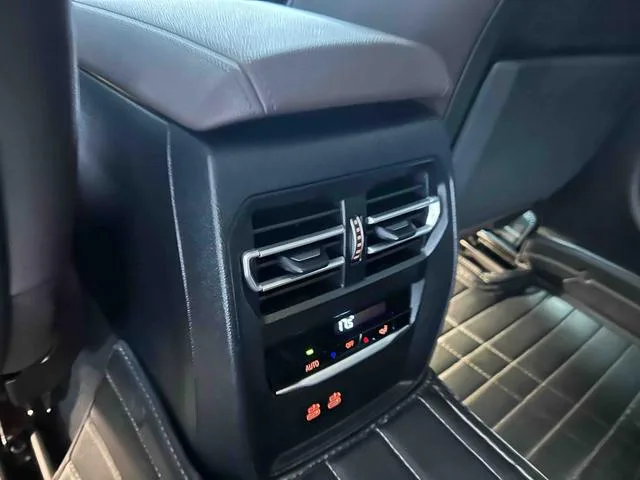 BMW 3 Series 2021 325Li M Conjunto deportivo interior foto 14 BMW 3 Series 2021 325Li M Conjunto deportivo interior foto 14