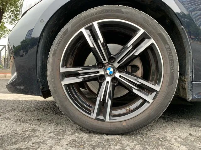 BMW 3 Series 2023 325i M Sports suit exterior photo 10 BMW 3 Series 2023 325i M Sports suit exterior photo 10