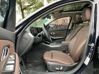 BMW 3 Series 2023 325i M Sports suit interior photo 13 BMW 3 Series 2023 325i M Sports suit interior photo 13