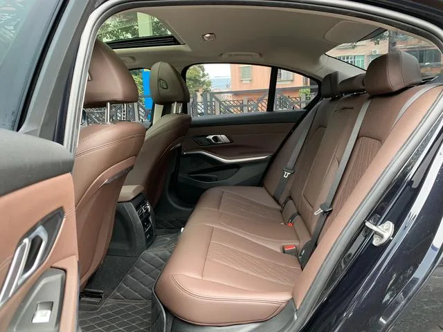 BMW 3 Series 2023 325i M Sports suit interior photo 14 BMW 3 Series 2023 325i M Sports suit interior photo 14