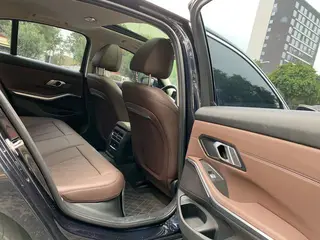 BMW 3 Series 2023 325i M Sports suit interior photo 16 BMW 3 Series 2023 325i M Sports suit interior photo 16