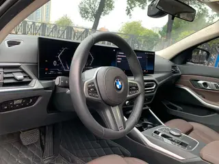 BMW 3 Series 2023 325i M Sports suit interior photo 17 BMW 3 Series 2023 325i M Sports suit interior photo 17