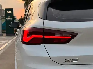BMW X2 2023 sDrive25i M Sports Obsidian Night Edition interior photo 11 BMW X2 2023 sDrive25i M Sports Obsidian Night Edition interior photo 11