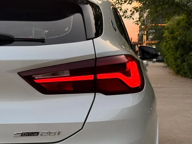 BMW X2 2023 sDrive25i M Sports Obsidian Night Edition interior photo 12 BMW X2 2023 sDrive25i M Sports Obsidian Night Edition interior photo 12