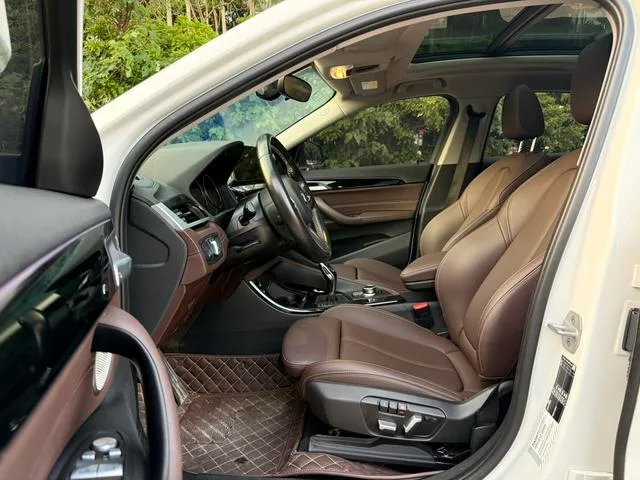 BMW X2 2023 sDrive25i M Sports Obsidian Night Edition interior photo 13 BMW X2 2023 sDrive25i M Sports Obsidian Night Edition interior photo 13