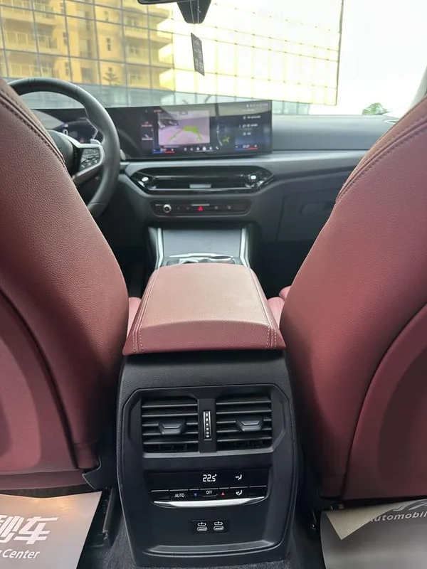 BMW 3 Series 2025 325Li M Ensemble de sport intérieur photo 12