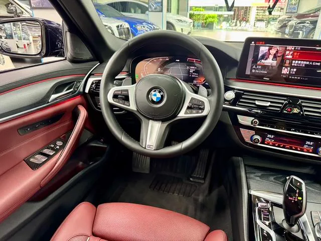 BMW 5 Series 2022 530Li Premium Class M Sports suit interior photo 15 BMW 5 Series 2022 530Li Premium Class M Sports suit interior photo 15