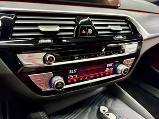 BMW 5 Series 2022 530Li Premium Class M Sports suit interior photo 16 BMW 5 Series 2022 530Li Premium Class M Sports suit interior photo 16