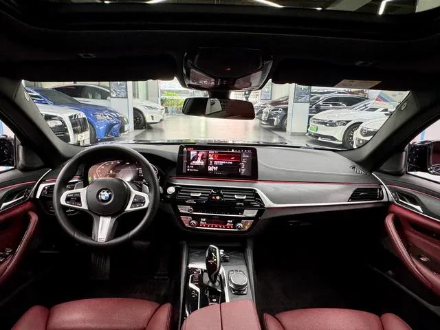 BMW 5 Series 2022 530Li Premium Class M Sports suit interior photo 18 BMW 5 Series 2022 530Li Premium Class M Sports suit interior photo 18