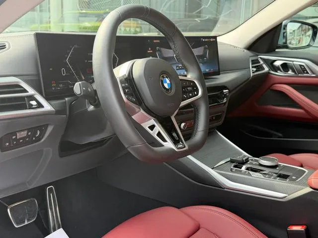 BMW 4 Series 2024 425i M Ensemble de sport intérieur photo 11 BMW 4 Series 2024 425i M Ensemble de sport intérieur photo 11