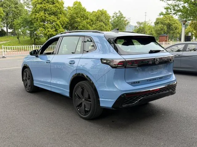Volkswagen Tiguan L 2024 Pro 380TSI Four-wheel drive R-Line Intelligent Supreme Edition interior photo 11