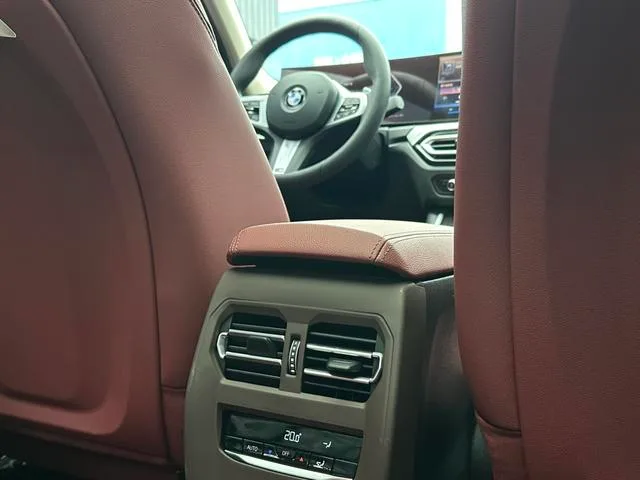 BMW 3 Series 2023 325Li M Sports suit interior photo 15 BMW 3 Series 2023 325Li M Sports suit interior photo 15