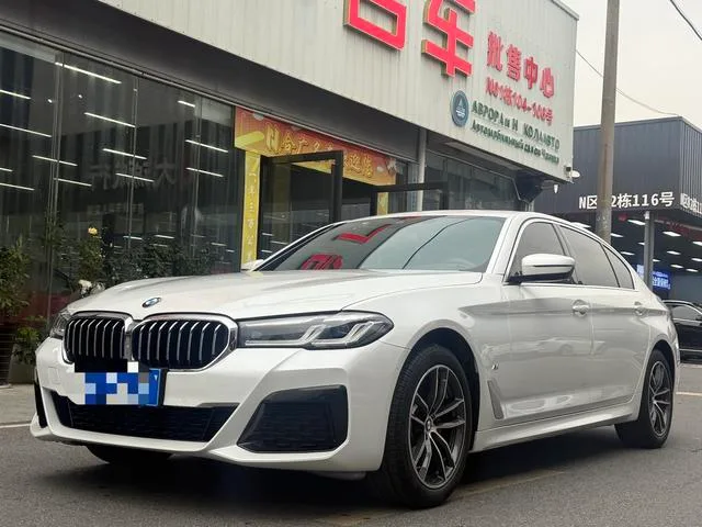 BMW 5 Series 2022 525Li M Спортивный костюм экстерьер фото 1 BMW 5 Series 2022 525Li M Спортивный костюм экстерьер фото 1