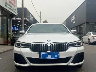 BMW 5 Series 2022 525Li M Спортивный костюм экстерьер фото 2 BMW 5 Series 2022 525Li M Спортивный костюм экстерьер фото 2