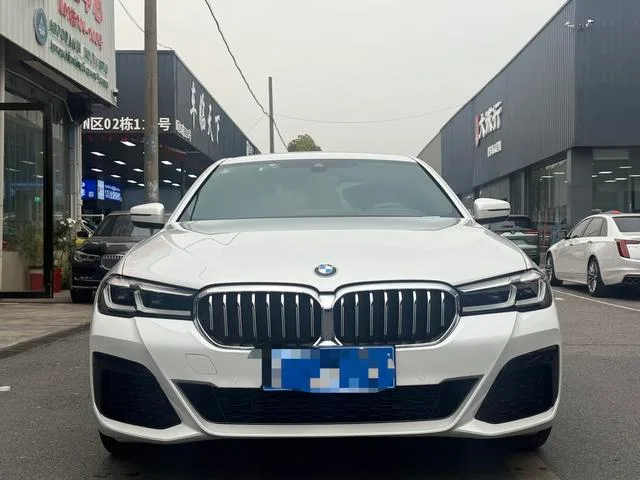 BMW 5 Series 2022 525Li M Спортивный костюм экстерьер фото 2 BMW 5 Series 2022 525Li M Спортивный костюм экстерьер фото 2
