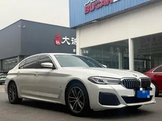 BMW 5 Series 2022 525Li M Спортивный костюм экстерьер фото 3 BMW 5 Series 2022 525Li M Спортивный костюм экстерьер фото 3