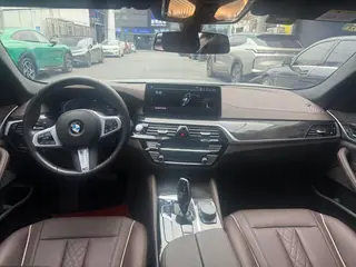 BMW 5 Series 2022 525Li M Спортивный костюм экстерьер фото 4 BMW 5 Series 2022 525Li M Спортивный костюм экстерьер фото 4