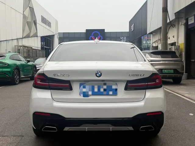 BMW 5 Series 2022 525Li M Спортивный костюм интерьер фото 8 BMW 5 Series 2022 525Li M Спортивный костюм интерьер фото 8