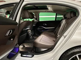 BMW 3 Series 2022 325Li M Sports suit interior photo 10 BMW 3 Series 2022 325Li M Sports suit interior photo 10