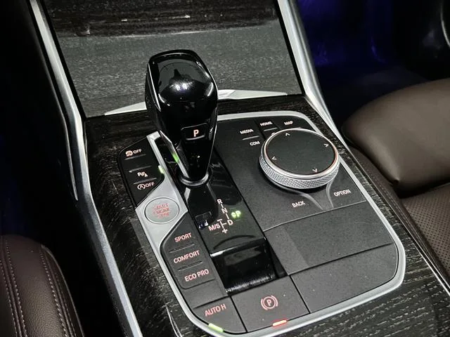 BMW 3 Series 2022 325Li M Sports suit interior photo 15 BMW 3 Series 2022 325Li M Sports suit interior photo 15