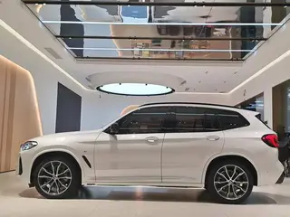 BMW X3 2023 xDrive30i Líder M Traje de noche Yao exterior foto 4 BMW X3 2023 xDrive30i Líder M Traje de noche Yao exterior foto 4