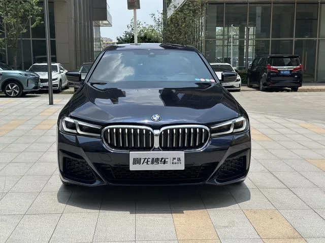 BMW 5 Series 2022 525i M Ensemble de sport extérieur photo 3 BMW 5 Series 2022 525i M Ensemble de sport extérieur photo 3