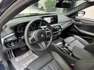 BMW 5 Series 2022 525i M Ensemble de sport extérieur photo 8 BMW 5 Series 2022 525i M Ensemble de sport extérieur photo 8