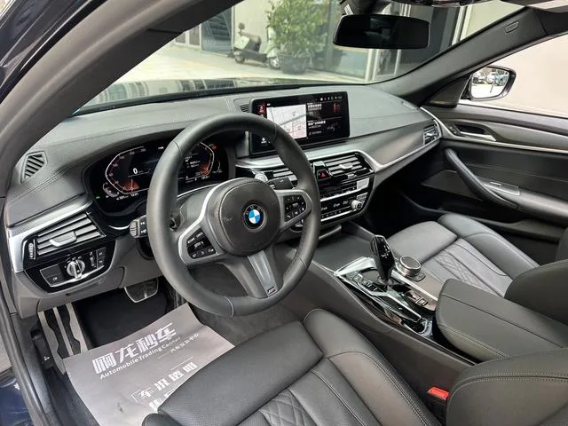 BMW 5 Series 2022 525i M Ensemble de sport extérieur photo 8 BMW 5 Series 2022 525i M Ensemble de sport extérieur photo 8