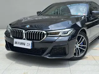 BMW 5 Series 2022 525i M Ensemble de sport intérieur photo 15 BMW 5 Series 2022 525i M Ensemble de sport intérieur photo 15
