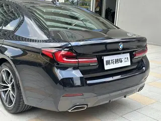 BMW 5 Series 2022 525i M Ensemble de sport intérieur photo 16 BMW 5 Series 2022 525i M Ensemble de sport intérieur photo 16