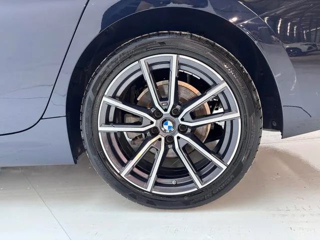 BMW 3 Series 2023 320Li M Ensemble de sport intérieur photo 17 BMW 3 Series 2023 320Li M Ensemble de sport intérieur photo 17