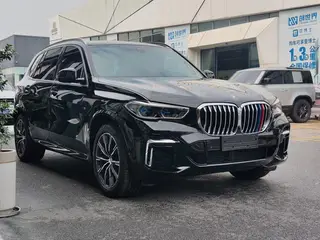 BMW X5 2022 Reforma xDrive 30Li Tipo de lujo M Conjunto deportivo exterior foto 3 BMW X5 2022 Reforma xDrive 30Li Tipo de lujo M Conjunto deportivo exterior foto 3