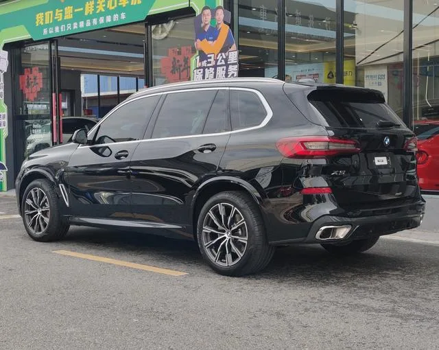 BMW X5 2022 Reforma xDrive 30Li Tipo de lujo M Conjunto deportivo exterior foto 4 BMW X5 2022 Reforma xDrive 30Li Tipo de lujo M Conjunto deportivo exterior foto 4