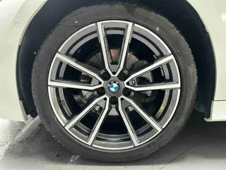 BMW 3 Series 2023 325Li M Conjunto deportivo exterior foto 3 BMW 3 Series 2023 325Li M Conjunto deportivo exterior foto 3
