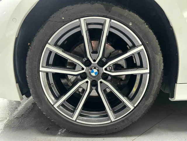 BMW 3 Series 2023 325Li M Conjunto deportivo exterior foto 3 BMW 3 Series 2023 325Li M Conjunto deportivo exterior foto 3