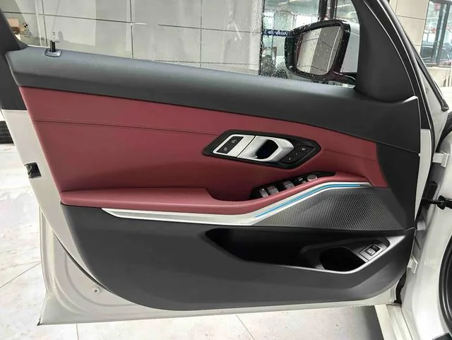 BMW 3 Series 2023 325Li M Conjunto deportivo exterior foto 4 BMW 3 Series 2023 325Li M Conjunto deportivo exterior foto 4