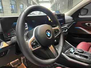 BMW 3 Series 2023 325Li M Conjunto deportivo interior foto 12 BMW 3 Series 2023 325Li M Conjunto deportivo interior foto 12