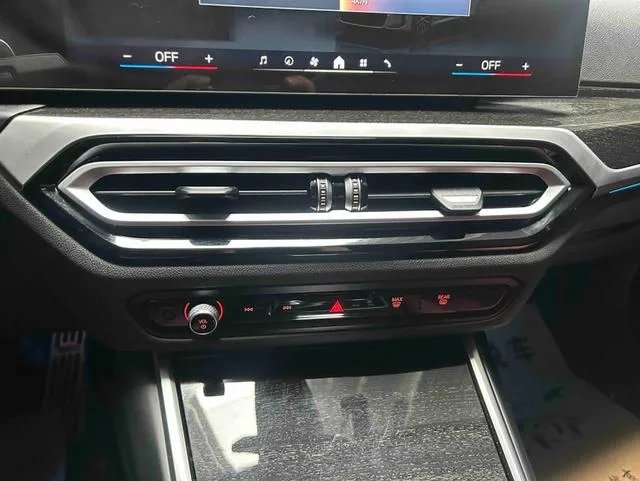 BMW 3 Series 2023 325Li M Conjunto deportivo interior foto 14 BMW 3 Series 2023 325Li M Conjunto deportivo interior foto 14