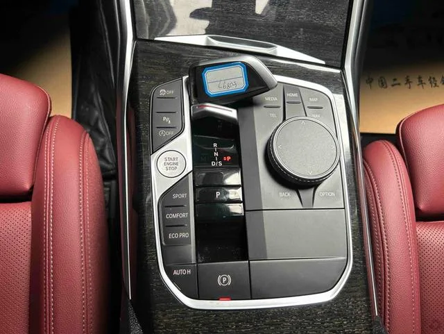 BMW 3 Series 2023 325Li M Conjunto deportivo interior foto 15 BMW 3 Series 2023 325Li M Conjunto deportivo interior foto 15