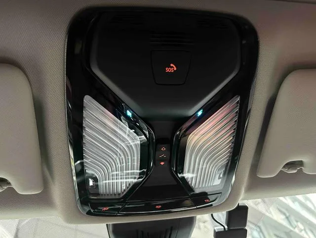 BMW 3 Series 2023 325Li M Conjunto deportivo interior foto 16 BMW 3 Series 2023 325Li M Conjunto deportivo interior foto 16