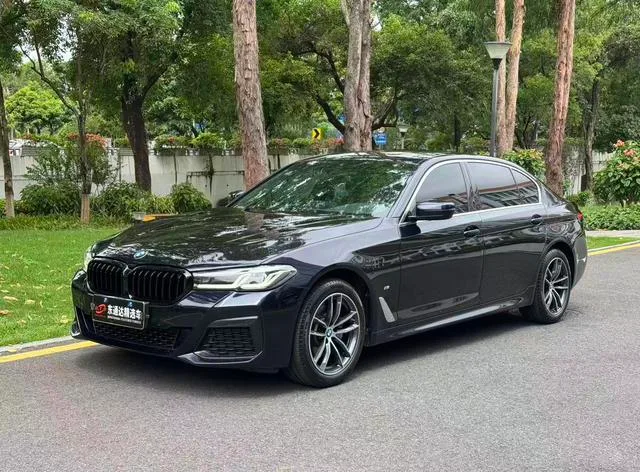 BMW 5 Series 2022 Reforma 525Li M Conjunto deportivo exterior foto 1 BMW 5 Series 2022 Reforma 525Li M Conjunto deportivo exterior foto 1