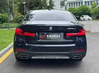 BMW 5 Series 2022 Reforma 525Li M Conjunto deportivo exterior foto 3 BMW 5 Series 2022 Reforma 525Li M Conjunto deportivo exterior foto 3