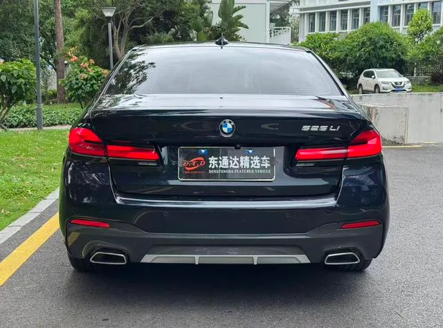 BMW 5 Series 2022 Reforma 525Li M Conjunto deportivo exterior foto 3 BMW 5 Series 2022 Reforma 525Li M Conjunto deportivo exterior foto 3