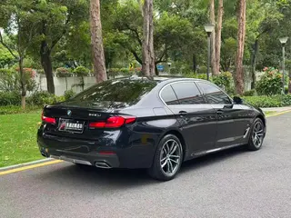 BMW 5 Series 2022 Reforma 525Li M Conjunto deportivo exterior foto 4 BMW 5 Series 2022 Reforma 525Li M Conjunto deportivo exterior foto 4