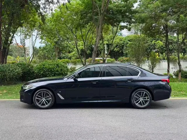 BMW 5 Series 2022 Reforma 525Li M Conjunto deportivo exterior foto 5 BMW 5 Series 2022 Reforma 525Li M Conjunto deportivo exterior foto 5