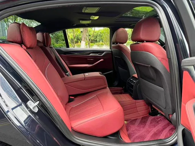 BMW 5 Series 2022 Reforma 525Li M Conjunto deportivo interior foto 12 BMW 5 Series 2022 Reforma 525Li M Conjunto deportivo interior foto 12