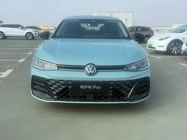 Volkswagen Passat 2025 Pro 380TSI Edición Starry Sky Dragon exterior foto 2 Volkswagen Passat 2025 Pro 380TSI Edición Starry Sky Dragon exterior foto 2