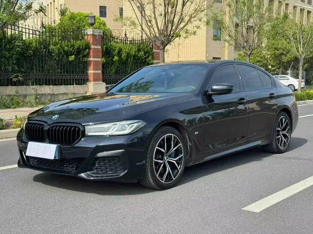 BMW 5 Series 2022 530i M Sports suit exterior photo 1 BMW 5 Series 2022 530i M Sports suit exterior photo 1